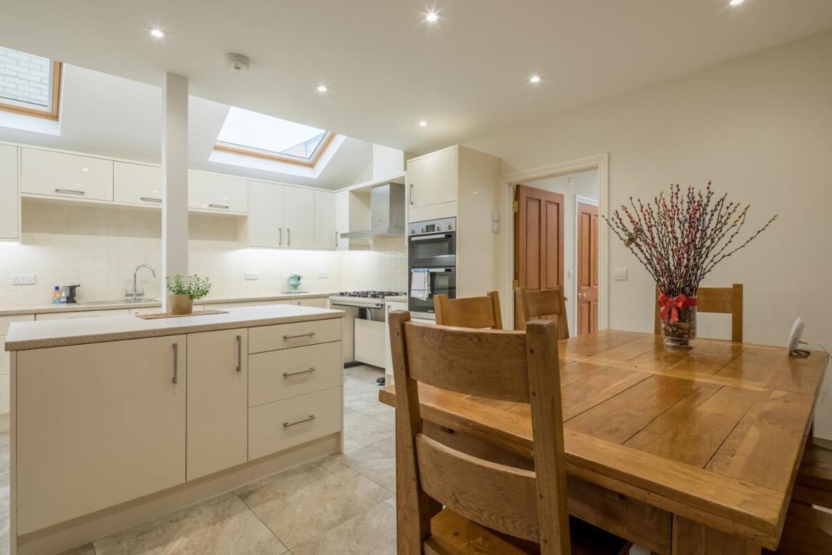 Large 4 Bedroom Home With Garden And Free Parking Cambridge  Exterior photo