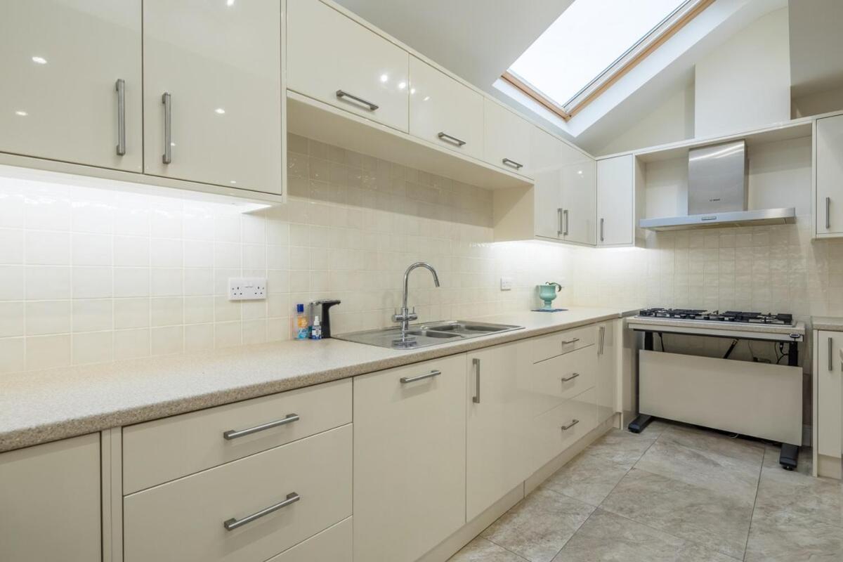 Large 4 Bedroom Home With Garden And Free Parking Cambridge  Exterior photo