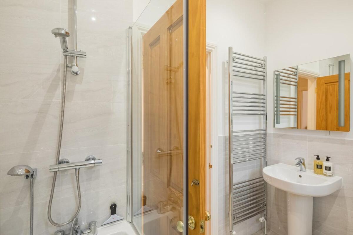Large 4 Bedroom Home With Garden And Free Parking Cambridge  Exterior photo